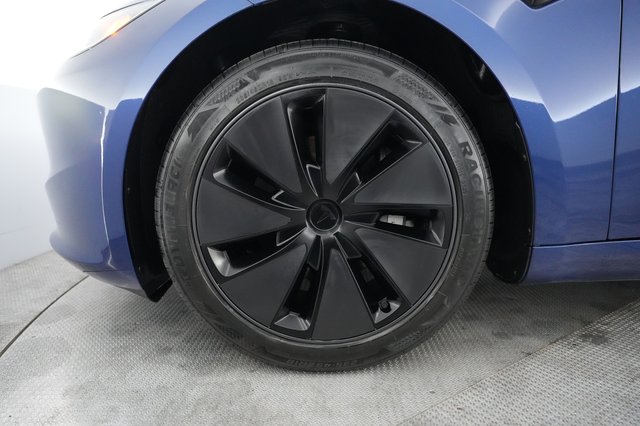 2025 Tesla Model 3 — photo 15 of 21