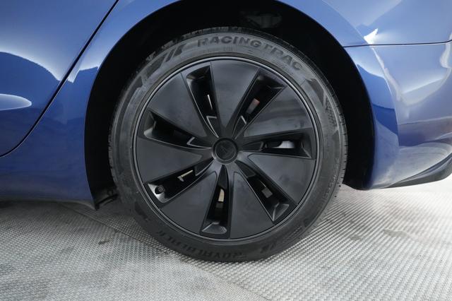 2025 Tesla Model 3 — photo 7 of 21