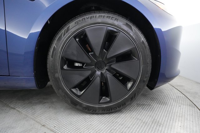 2025 Tesla Model 3 — photo 16 of 21