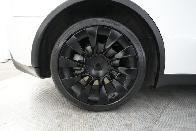 2021 Tesla Model Y — photo 17 of 24