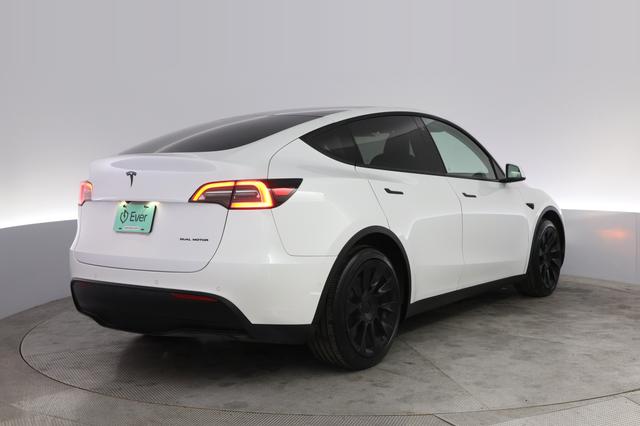 2021 Tesla Model Y — photo 2 of 24