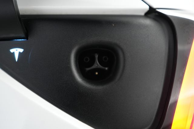 2021 Tesla Model Y — photo 8 of 24