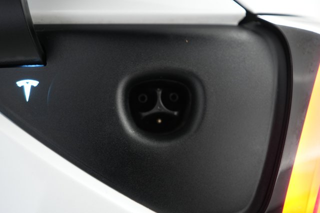 2021 Tesla Model Y — photo 8 of 24