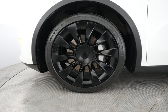 2021 Tesla Model Y — photo 15 of 24