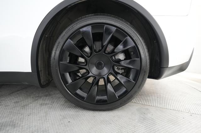 2021 Tesla Model Y — photo 7 of 24
