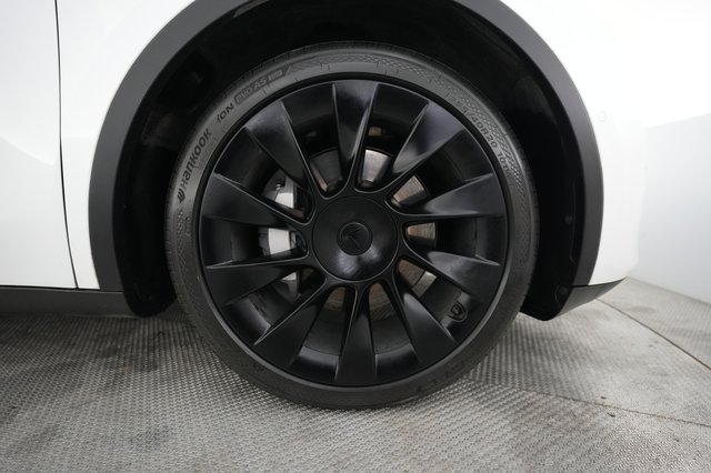 2021 Tesla Model Y — photo 16 of 24