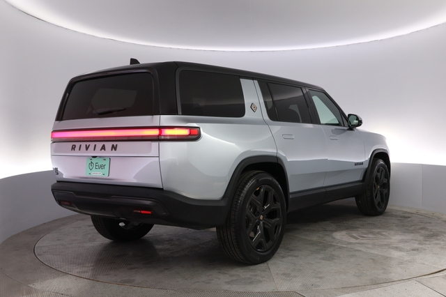 2026 Rivian R1S