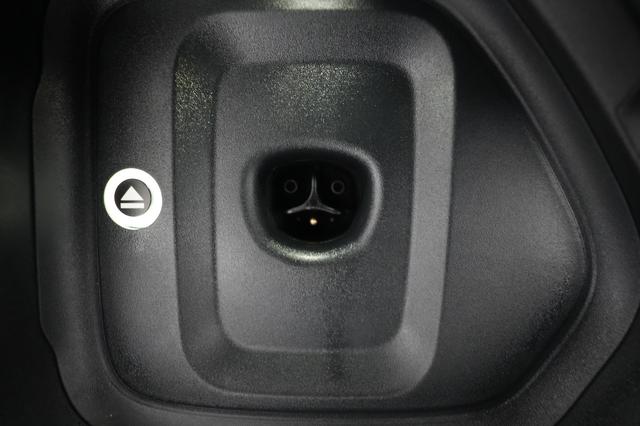 2026 Rivian R1S — photo 8 of 26