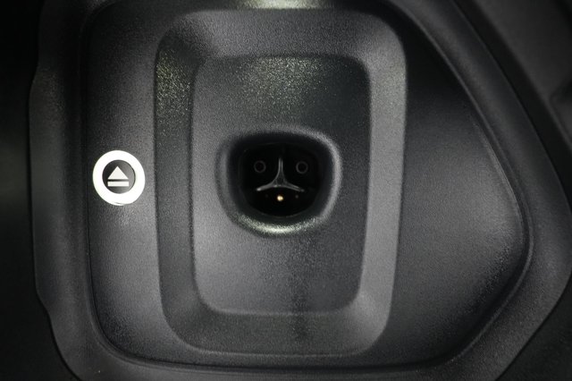 2026 Rivian R1S — photo 8 of 26