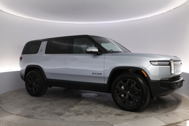2026 Rivian R1S