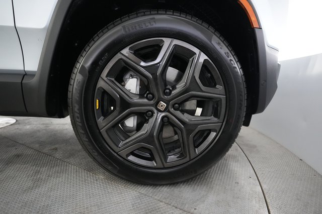 2026 Rivian R1S — photo 16 of 26