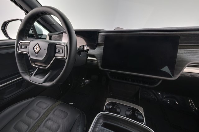 2026 Rivian R1S — photo 22 of 26