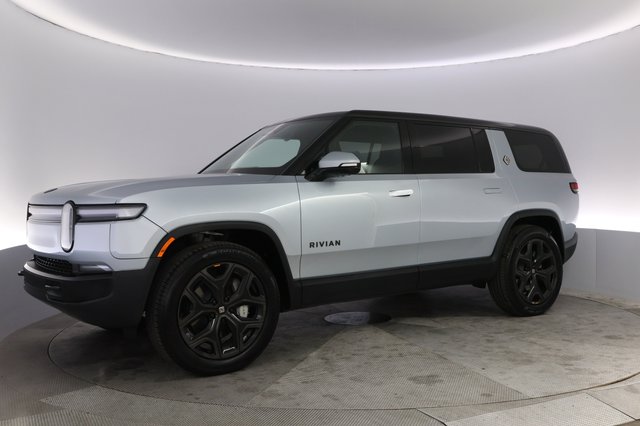 2026 Rivian R1S — photo 14 of 26