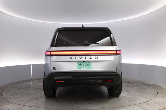2026 Rivian R1S — photo 13 of 26