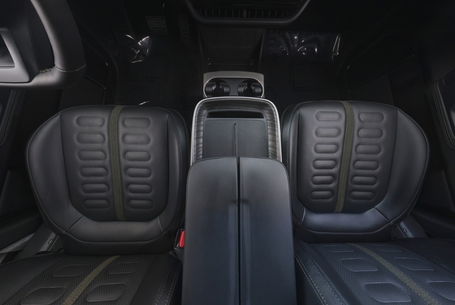 2026 Rivian R1S