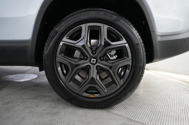 2026 Rivian R1S — photo 7 of 26