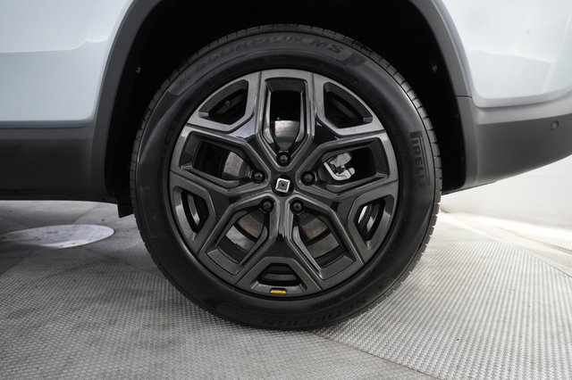 2026 Rivian R1S — photo 7 of 26