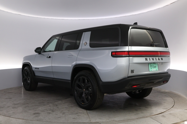 2026 Rivian R1S