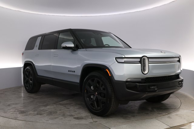 2026 Rivian R1S — photo 10 of 26