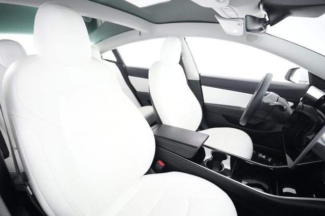 2020 Tesla Model 3 — photo 18 of 26