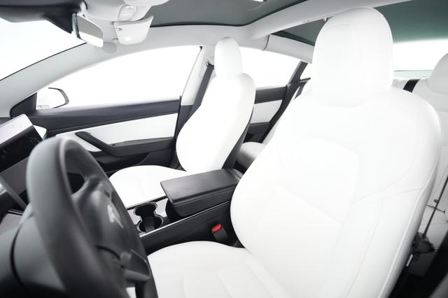 2020 Tesla Model 3 — photo 3 of 26