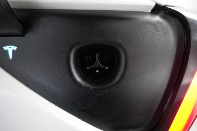 2020 Tesla Model 3 — photo 8 of 26