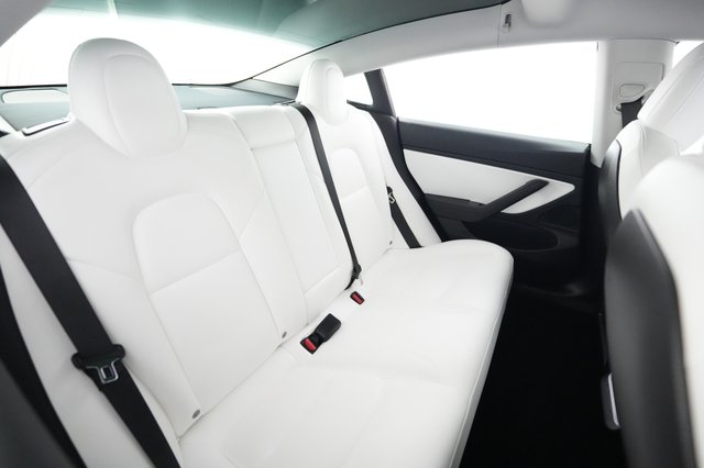 2020 Tesla Model 3 — photo 4 of 26