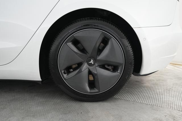 2020 Tesla Model 3 — photo 7 of 26