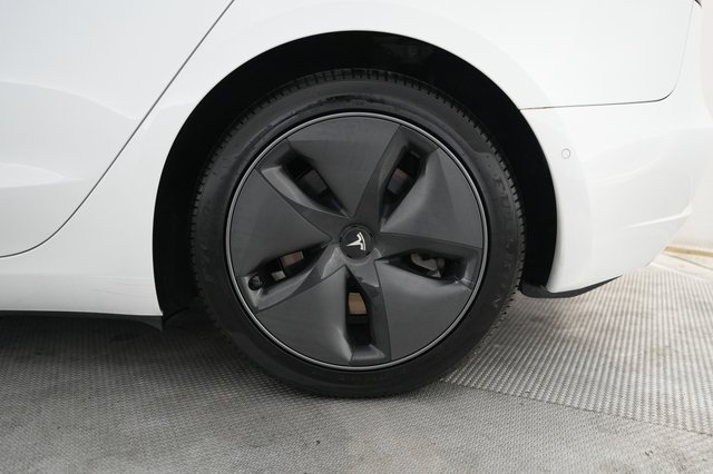 2020 Tesla Model 3 — photo 7 of 26
