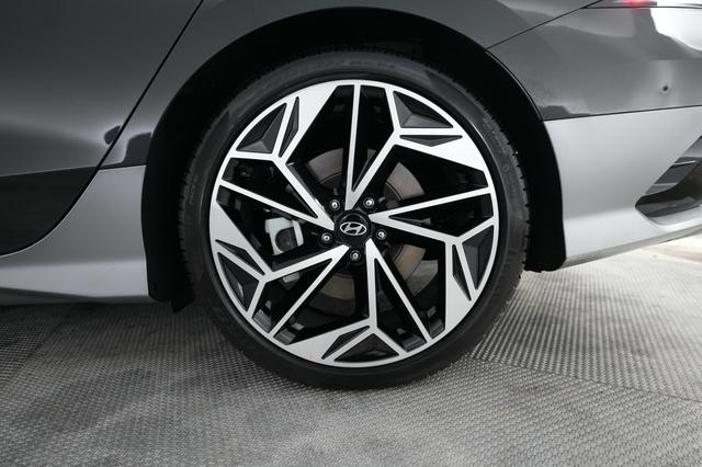 2023 Hyundai IONIQ 6 — photo 7 of 21