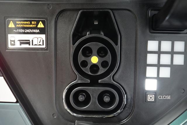 2024 Hyundai IONIQ 5 — photo 8 of 23