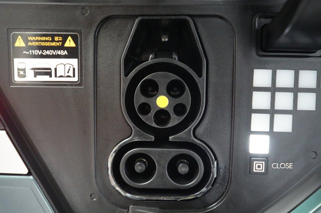 2024 Hyundai IONIQ 5 — photo 8 of 23