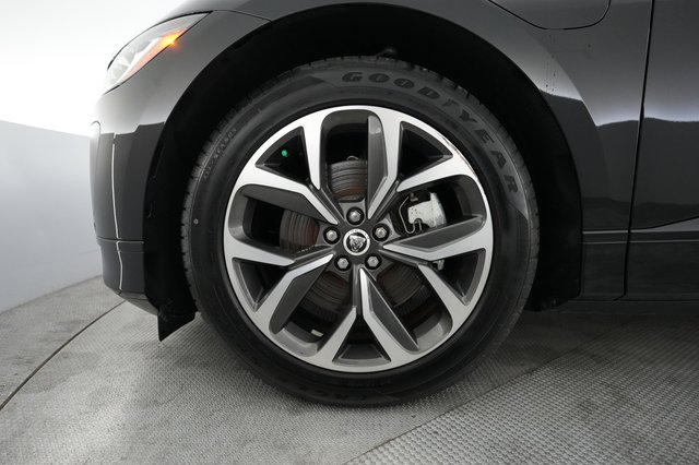 2024 Jaguar I-Pace — photo 15 of 24