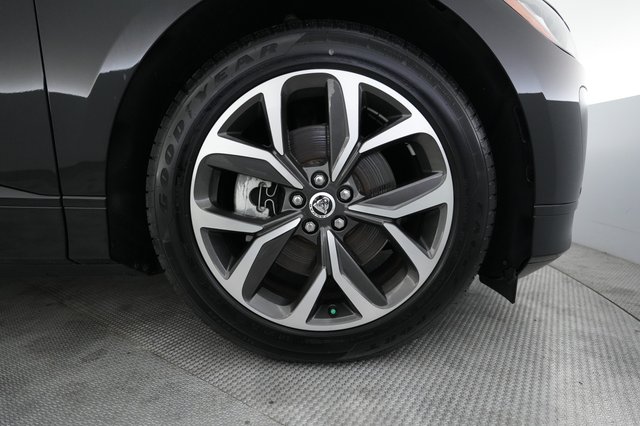 2024 Jaguar I-Pace — photo 16 of 24