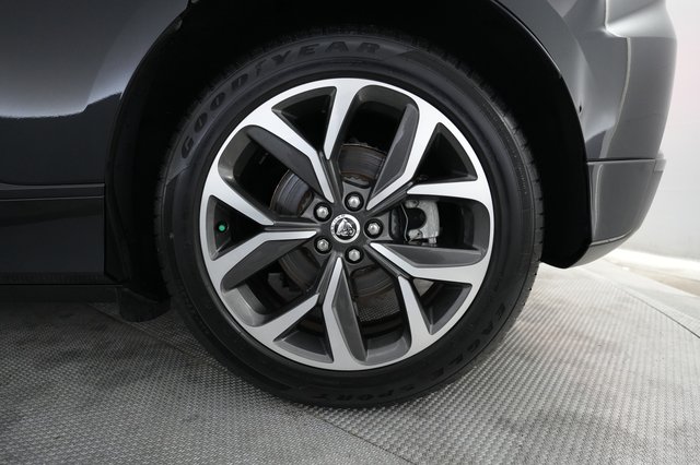 2024 Jaguar I-Pace — photo 7 of 24