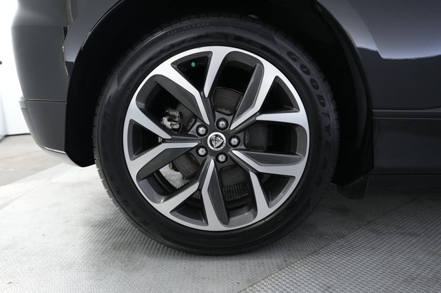 2024 Jaguar I-Pace — photo 17 of 24