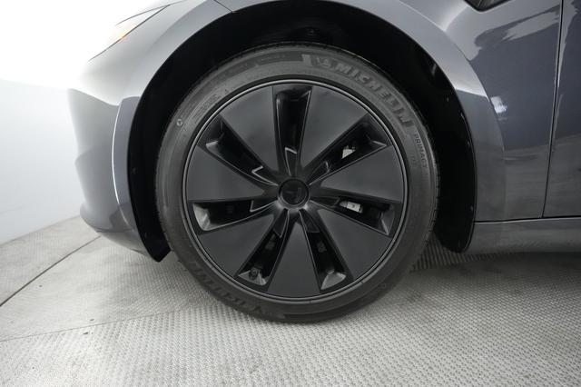 2025 Tesla Model 3 — photo 7 of 22