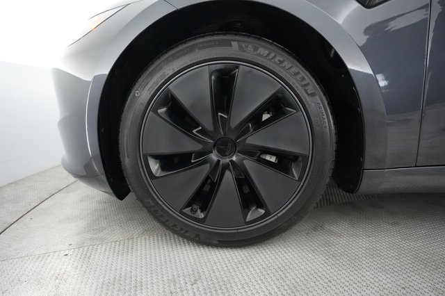 2025 Tesla Model 3 — photo 7 of 22