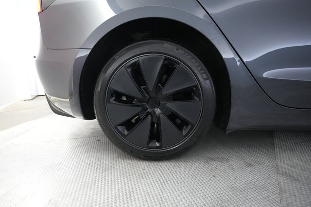 2025 Tesla Model 3 — photo 17 of 22