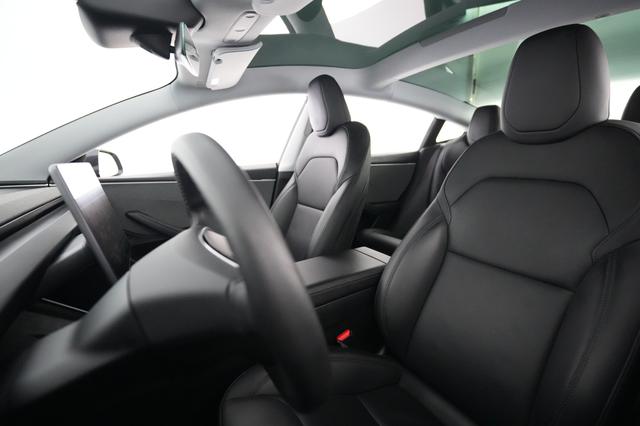 2025 Tesla Model 3 — photo 3 of 22