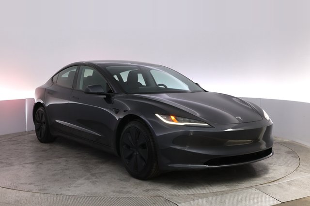 2025 Tesla Model 3 — photo 10 of 22