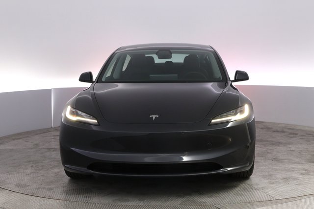 2025 Tesla Model 3 — photo 9 of 22