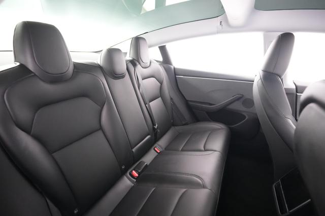 2025 Tesla Model 3 — photo 4 of 22