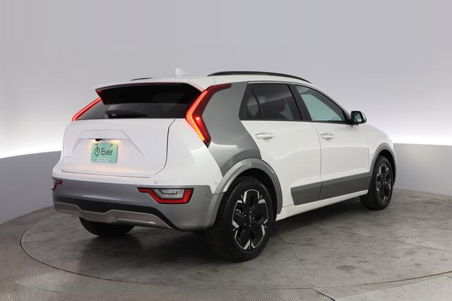 2023 Kia Niro EV — photo 2 of 21
