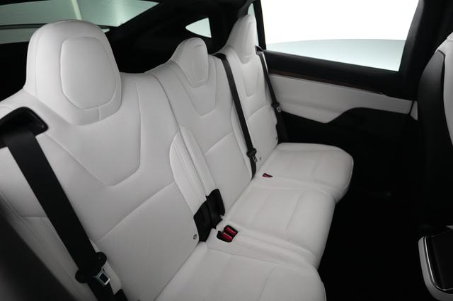 2023 Tesla Model X — photo 4 of 24