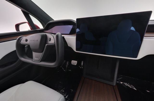 2023 Tesla Model X — photo 20 of 24