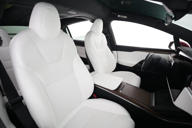 2023 Tesla Model X — photo 18 of 24