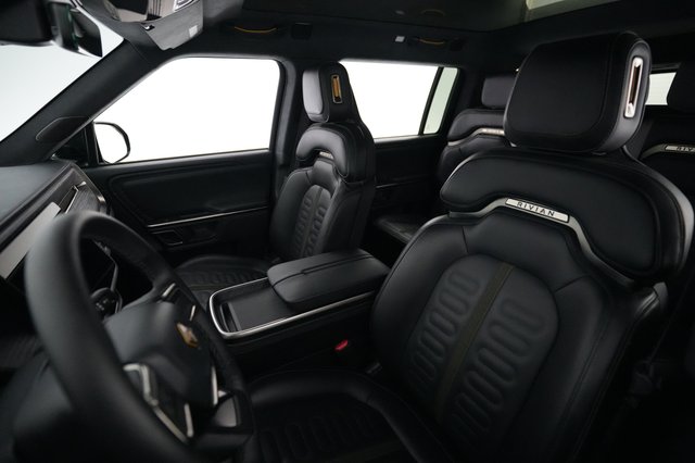 2024 Rivian R1S — photo 3 of 23
