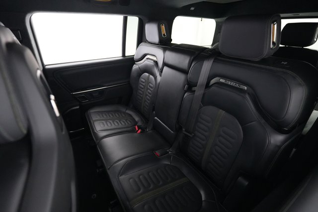 2024 Rivian R1S — photo 19 of 23