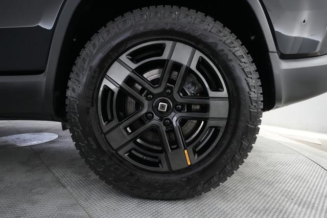 2024 Rivian R1S — photo 7 of 23